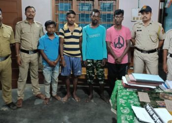 নেশাখোরদের আক্রমণে আহত দুই পুলিশ কর্মী।