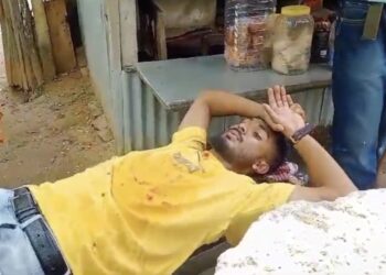 বাসের ধাক্কায় গুরুতর আহত এক স্কুটি চালক