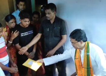 পুকুরের জলে ডুবে দুই শিশুর মর্মান্তিক মৃত্যুর খবর শুনে মঙ্গলবার তাদের বাড়িতে গেল মুখ্যমন্ত্রী