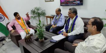 উত্তর পূর্ব সীমান্ত রেলওয়ের জিএম সকাশে পরিবহন মন্ত্রী