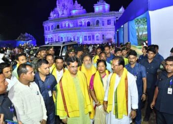 তৃতীয়ার রাতেই উদ্বোধন হয়ে গেল মর্ডান ক্লাবের পুজো প্যান্ডেল