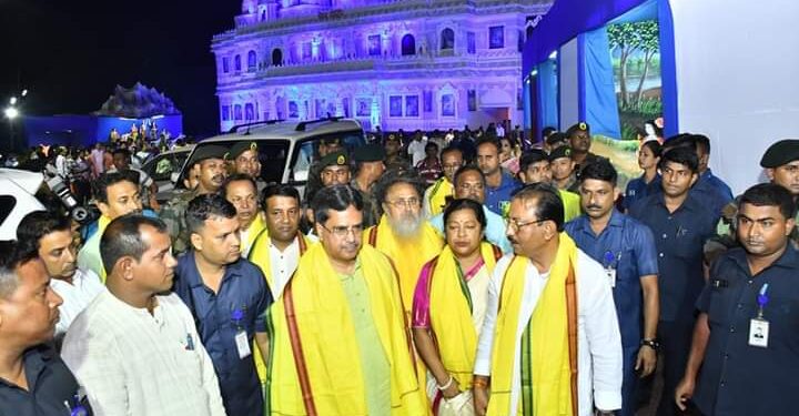 তৃতীয়ার রাতেই উদ্বোধন হয়ে গেল মর্ডান ক্লাবের পুজো প্যান্ডেল