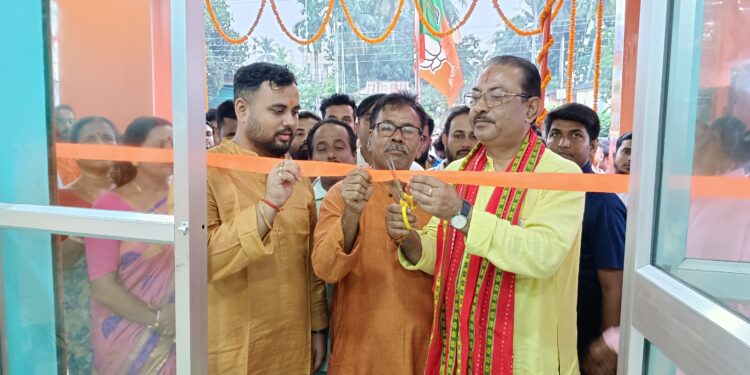 রাজ্য সভাপতির হাত ধরে মন্ডল কার্যালয়ের শুভ উদ্বোধন