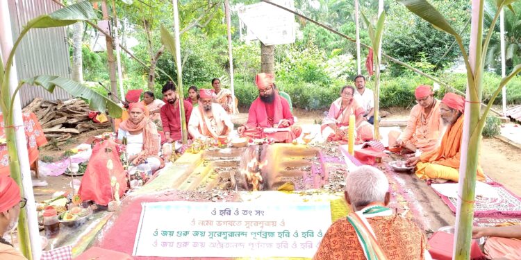 অষ্টমীতে শান্তিযজ্ঞ অনুষ্ঠিত হয়েছে তপোবন আশ্রমে