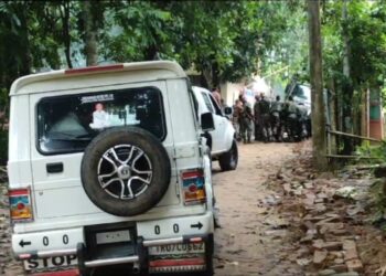 কাস্টমস এর হাতে নিগৃহীত সাংবাদিক