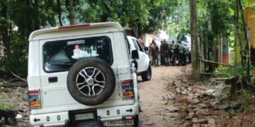 কাস্টমস এর হাতে নিগৃহীত সাংবাদিক