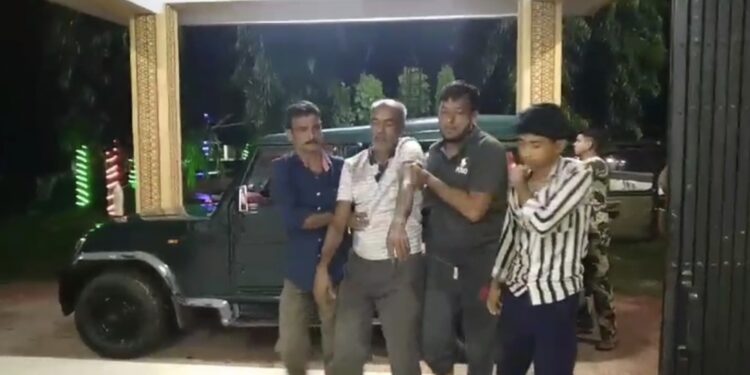 ফুটবল ম্যাচ শেষে বাড়ি ফেরার পথে বোলেরো গাড়ি উল্টে গুরুতর আহত ৮