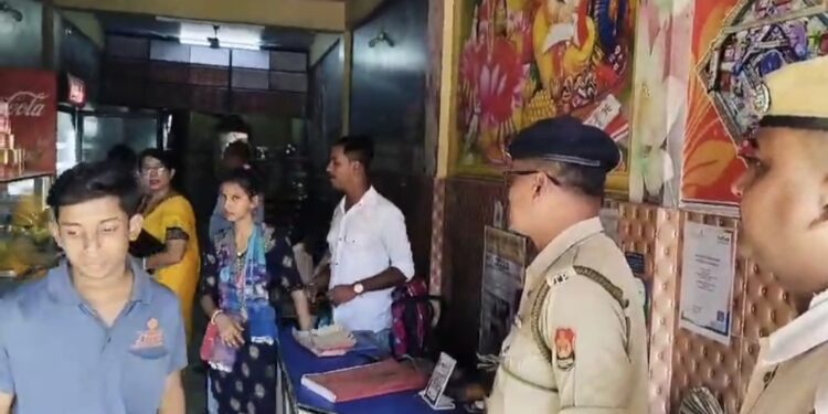 বিশালগড়ে খাবারের দোকানে অভিযান স্বাস্থ্য দপ্তরের আধিকারিকদের