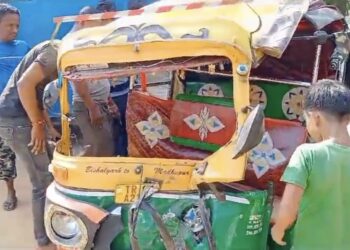 অটো ও বাসের সংঘর্ষে গুরুতর আহত ৩