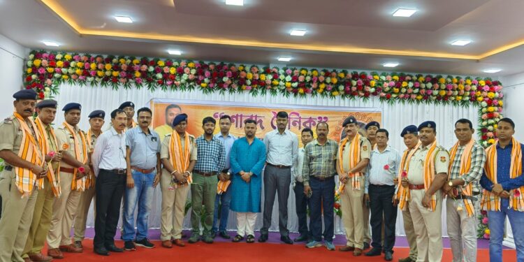 বিশালগড়ে শারদ সৈনিকদের সম্মাননা প্রদান বিধায়ক সুশান্ত দেবের উদ্যোগে