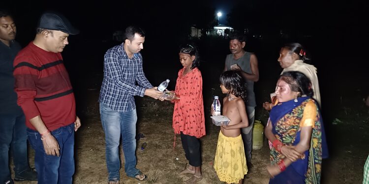 ন্যাশনাল প্রেস ডে তে ক্ষুধার্তদের পাশে সাংবাদিকরা