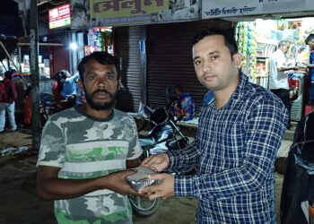 ন্যাশনাল প্রেস ডে তে ক্ষুধার্তদের পাশে সাংবাদিকরা