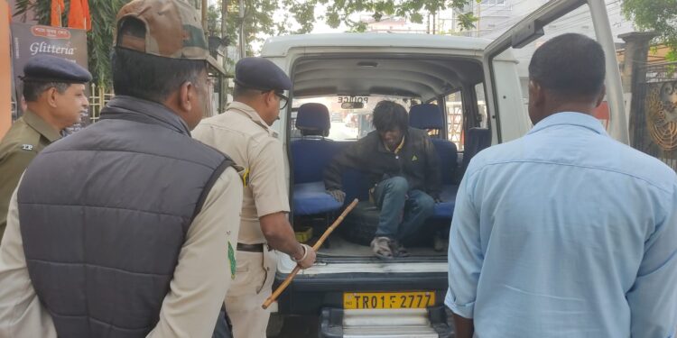 আগরতলা প্রেস ক্লাবে চুরি করতে এসে আটক এক