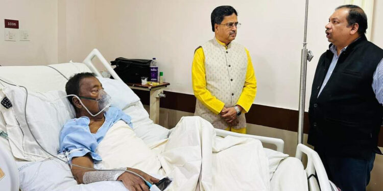 ৭ রামনগর বিধানসভা কেন্দ্রের বিধায়ক সুরজিত দত্তের শারীরিক অসুস্থতার খবর নিতে হাসপাতালে মুখ্যমন্ত্রী