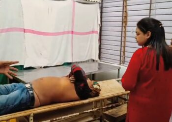 গাড়ির ধাক্কায় গুরুতর আহত এক যুবক