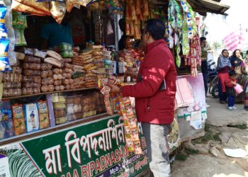 বিশালগড় বাজারের বিভিন্ন দোকানে মহকুমা প্রশাসনের অভিযান