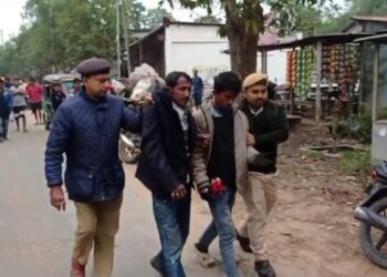 ছাগল চুরি করতে গিয়ে এলাকাবাসীর হাতে আটক বাবা ও ছেলে