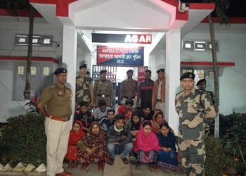 দুই ভারতীয় পাচারকারী সহ ১০ বাংলাদেশী আটক!