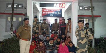 দুই ভারতীয় পাচারকারী সহ ১০ বাংলাদেশী আটক!