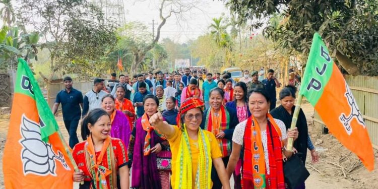 ১১১ পরিবারের ৪১২ জন ভোটার বিজেপিতে