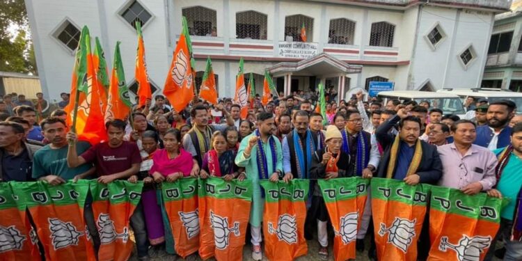 ১১১ পরিবারের ৪১২ জন ভোটার বিজেপিতে