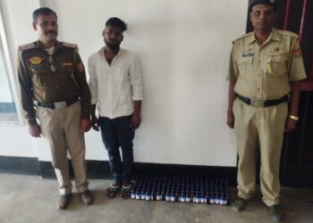 আগরতলা রেল স্টেশন থেকে ১২০ বোতল ফ্যান্সিডল সহ আটক এক