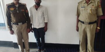 আগরতলা রেল স্টেশন থেকে ১২০ বোতল ফ্যান্সিডল সহ আটক এক