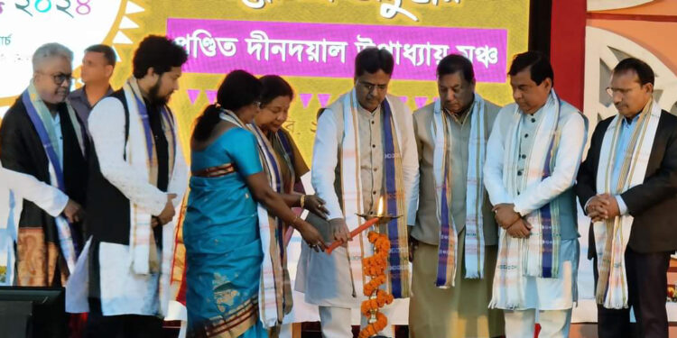 দুর্যোগপূর্ণ আবহাওয়ার মধ্যেই বইমেলার শুভ উদ্বোধন