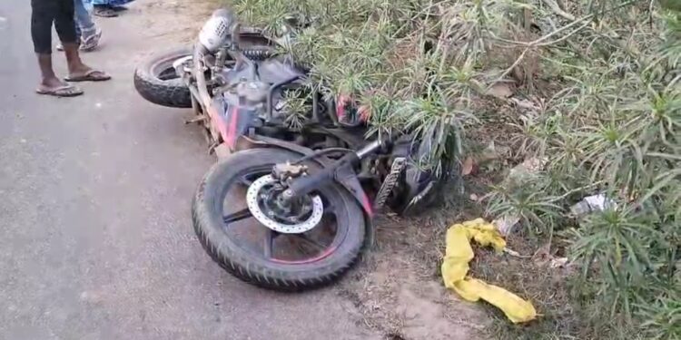 ভ্যালেন্টাইন ডেতে বিশালগড় বাইপাসে বাইক দুর্ঘটনায় আহত স্বামী স্ত্রী সহ পথচারী