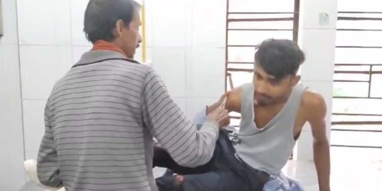 ভ্যালেন্টাইন ডেতে বিশালগড় বাইপাসে বাইক দুর্ঘটনায় আহত স্বামী স্ত্রী সহ পথচারী