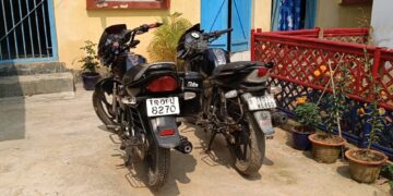 চুরির বাইক বাংলাদেশে পাচারের সময় পুলিশের হাতে আটক