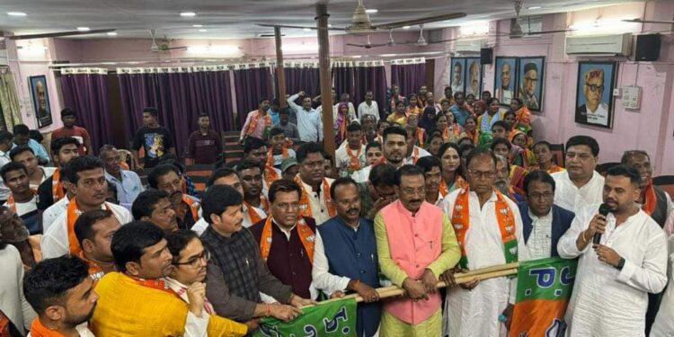 কংগ্রেস নেতা জয়দুল হোসেনের নেতৃত্বে ১৭৭ পরিবারের ৬০৮ ভোটার বিজেপিতে