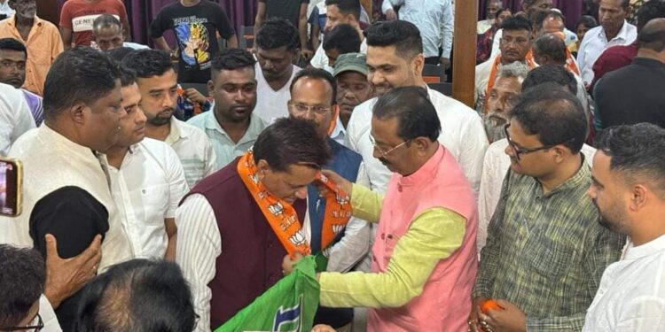 কংগ্রেস নেতা জয়দুল হোসেনের নেতৃত্বে ১৭৭ পরিবারের ৬০৮ ভোটার বিজেপিতে