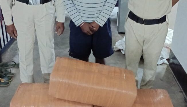 ৯০ কেজি শুঁকনো গাজা সহ পুলিশের হাতে আটক ১