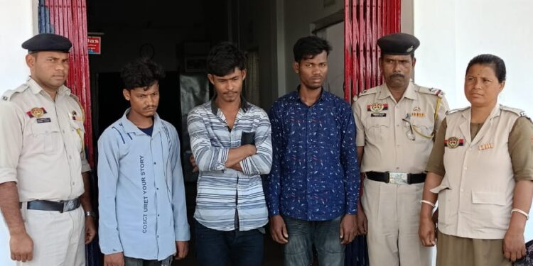 আগরতলা রেল স্টেশন থেকে আটক তিন বাংলাদেশী রোহিঙ্গা