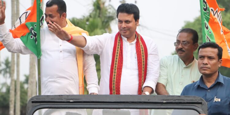 বামুটিয়া মন্ডলের উদ্যোগে আয়োজিত মেগা যোগদান ও কার্যকর্তা সম্মেলনে বিপ্লব দেব