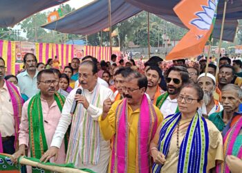 ১৪২ পরিবারের ৫৫০ জন ভোটার বিরোধী দল ত্যাগ করে বিজেপিতে সামিল