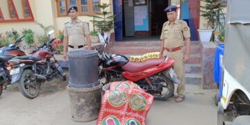 জুয়ার আসরে হানা দিল বিশালগড় থানার পুলিশ