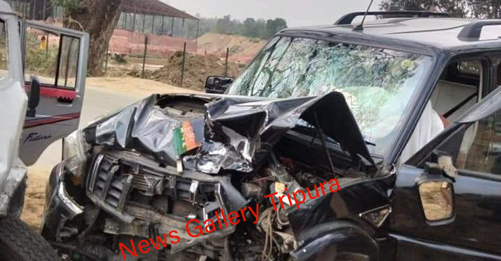 বিধায়ক পিনাকী দাস চৌধুরী সড়ক দুর্ঘটনার কবলে