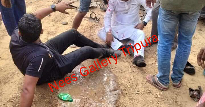 বিধায়ক পিনাকী দাস চৌধুরী সড়ক দুর্ঘটনার কবলে