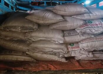 পাচারের উদ্দেশ্যে নিয়ে যাওয়া দুই গাড়ি চিনি সহ আটক চার