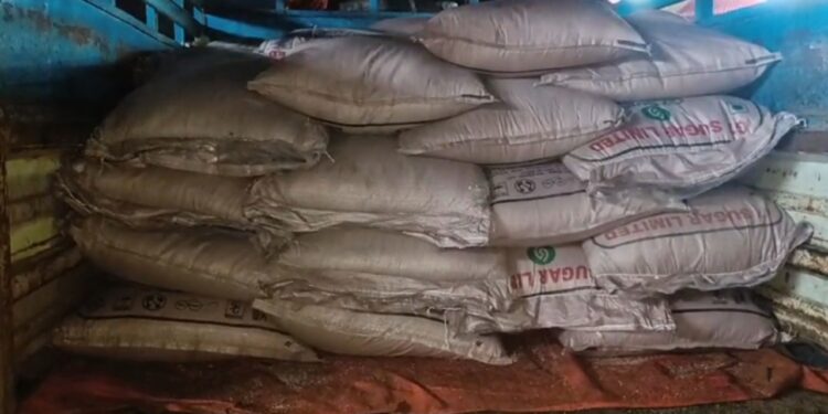 পাচারের উদ্দেশ্যে নিয়ে যাওয়া দুই গাড়ি চিনি সহ আটক চার