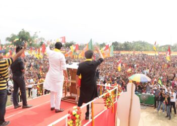 খুমলুঙ স্টেডিয়ামের জনসভায় এক মঞ্চে মুখ্যমন্ত্রী,বিপ্লব ও প্রদ্যুৎ