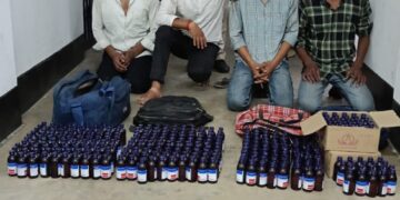 ৩৪৫ বোতল অবৈধ এস্কফ সহ পুলিশের হাতে আটক চার