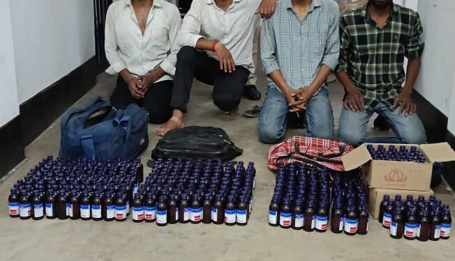 ৩৪৫ বোতল অবৈধ এস্কফ সহ পুলিশের হাতে আটক চার