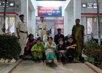 ছয় বাংলাদেশী সহ এক ভারতীয় অটো চালক আটক পুলিশের হাতে