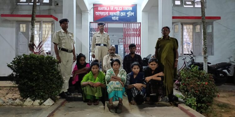 ছয় বাংলাদেশী সহ এক ভারতীয় অটো চালক আটক পুলিশের হাতে