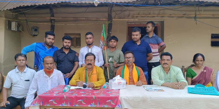 ২৮ পরিবারের ১১৬ জন ভোটার বিজেপিতে
