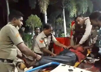 গাড়ি ও বাইকের মুখোমুখি সংঘর্ষে গুরুতর আহত দুই