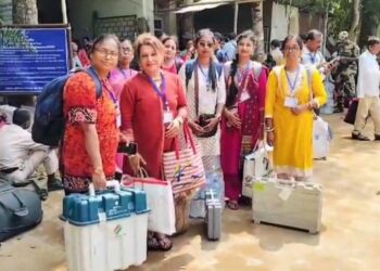 বিশালগড় মহকুমার ১৫৪ টি পুলিং স্টেশনে ইভিএম সহ রওনা হল ভোট কর্মীরা